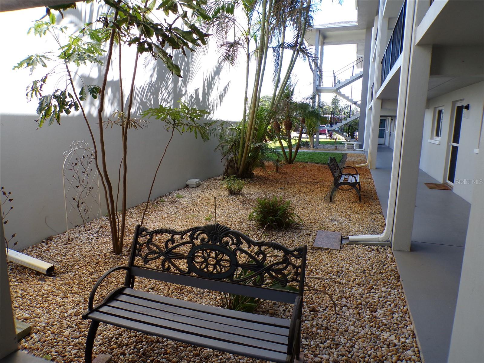 COUNTRY CLUB APTS - Residential Lease