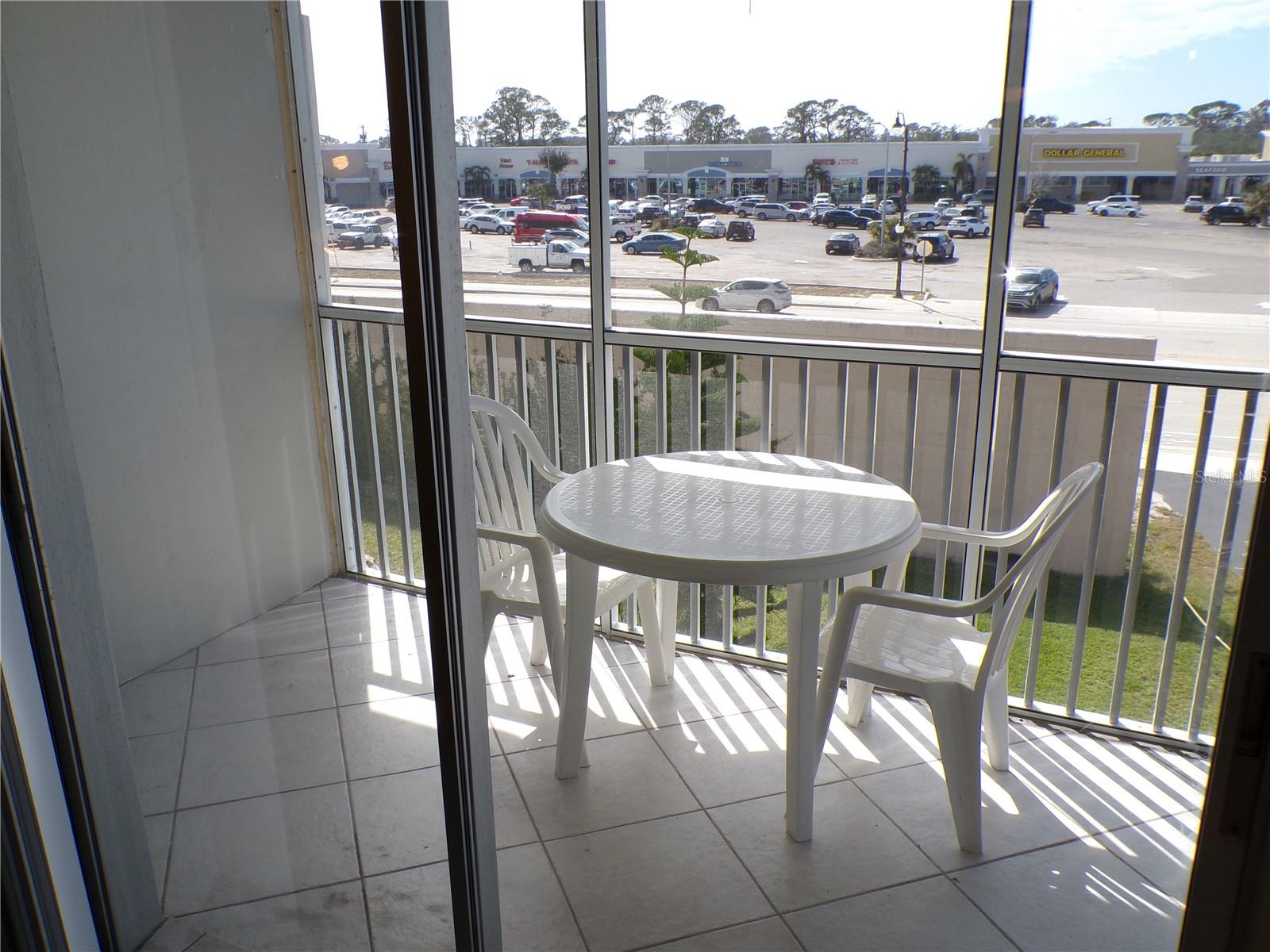 COUNTRY CLUB APTS - Residential Lease