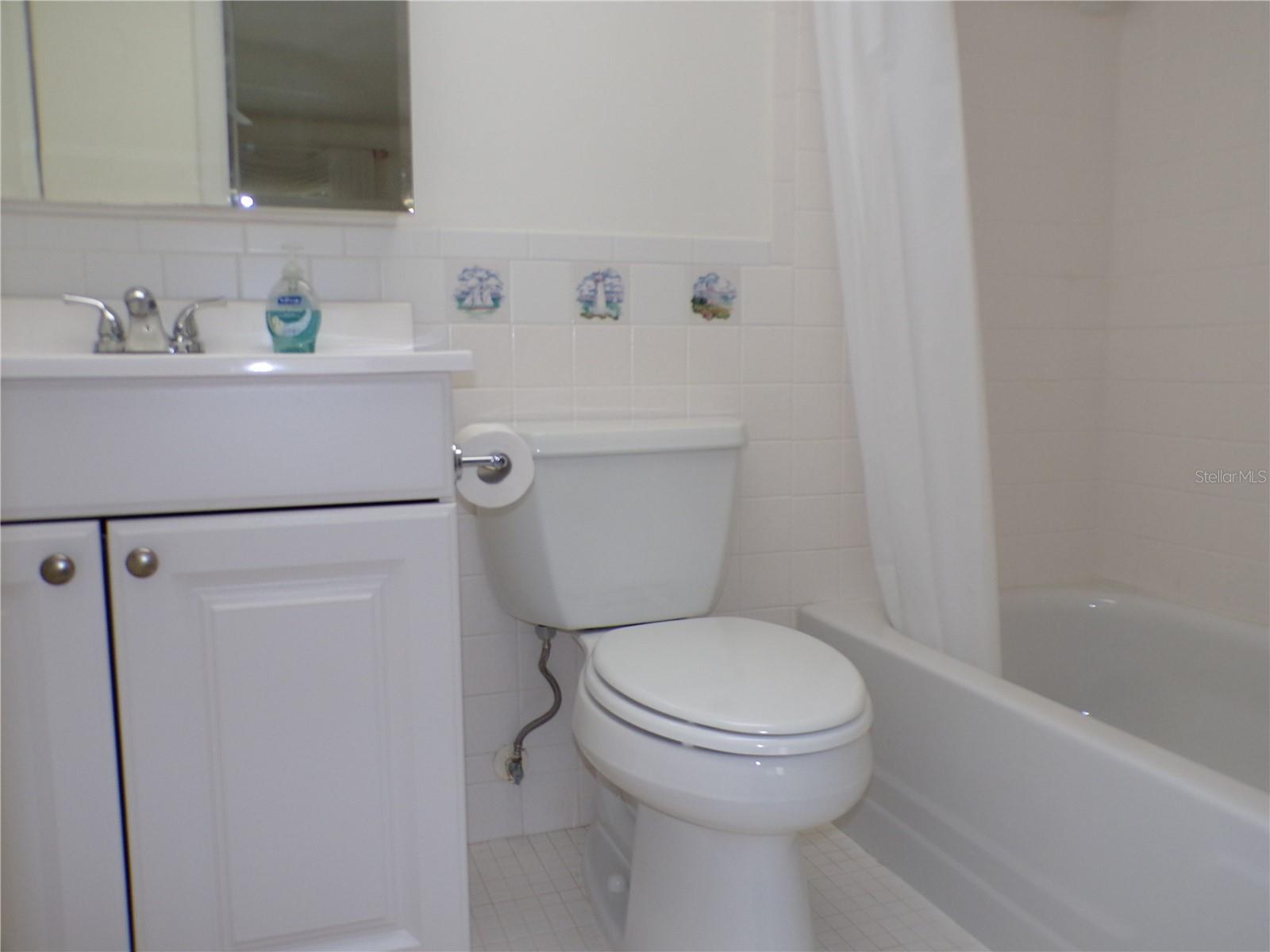 COUNTRY CLUB APTS - Residential Lease