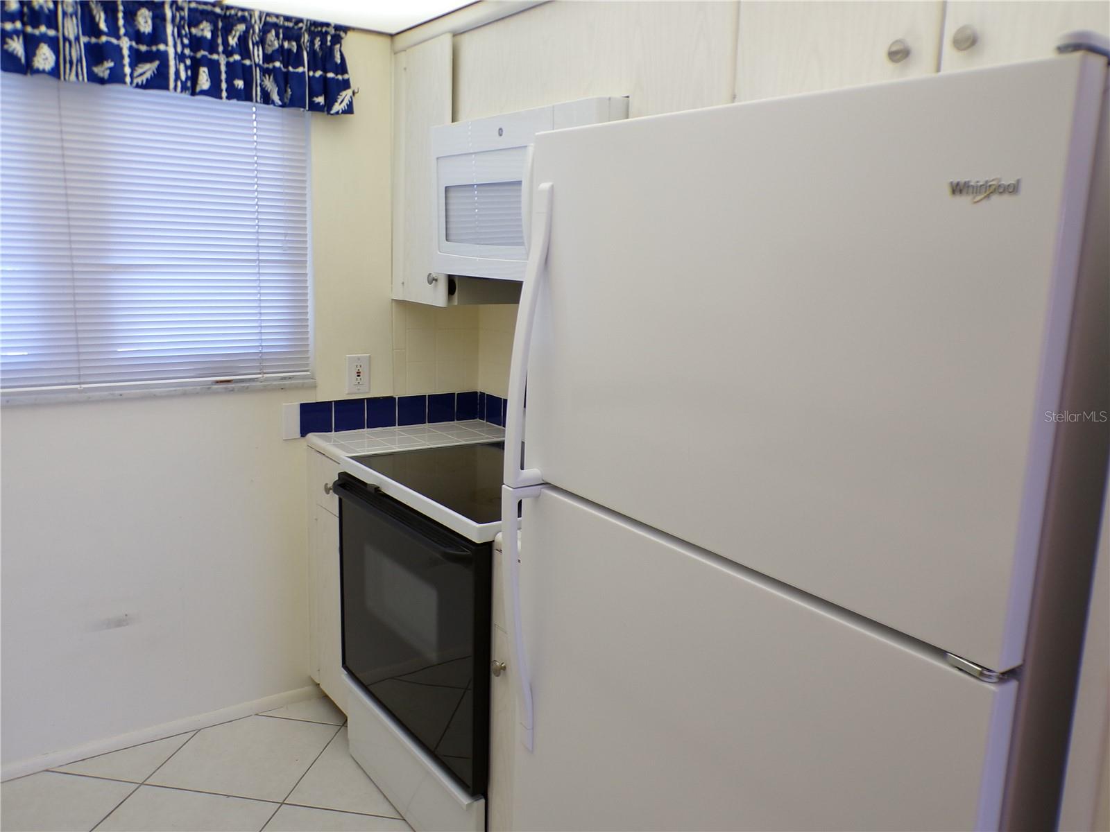 COUNTRY CLUB APTS - Residential Lease