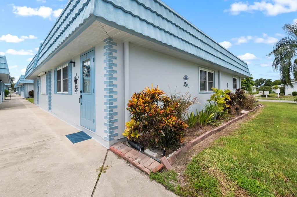 Photo of 302 S Andover Place S #158, Sun City Center, FL 33573 (MLS # TB8543187)