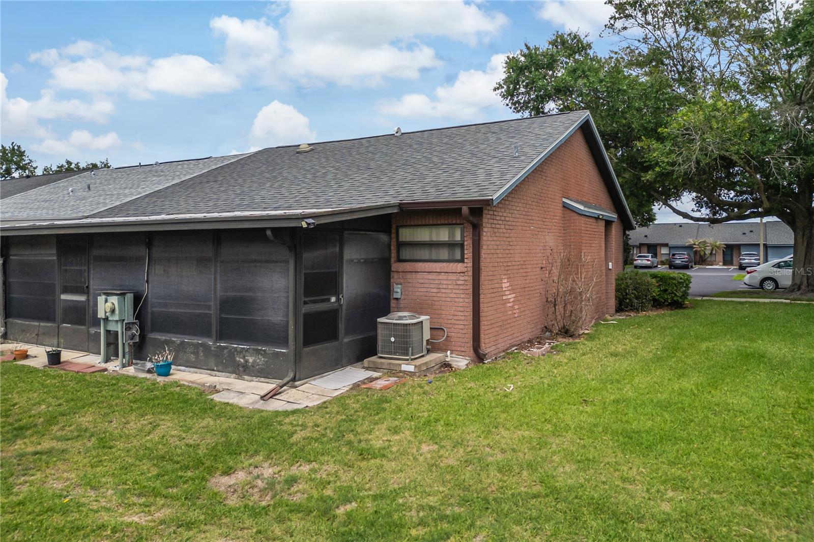 2818 SHANNON OAK COURT