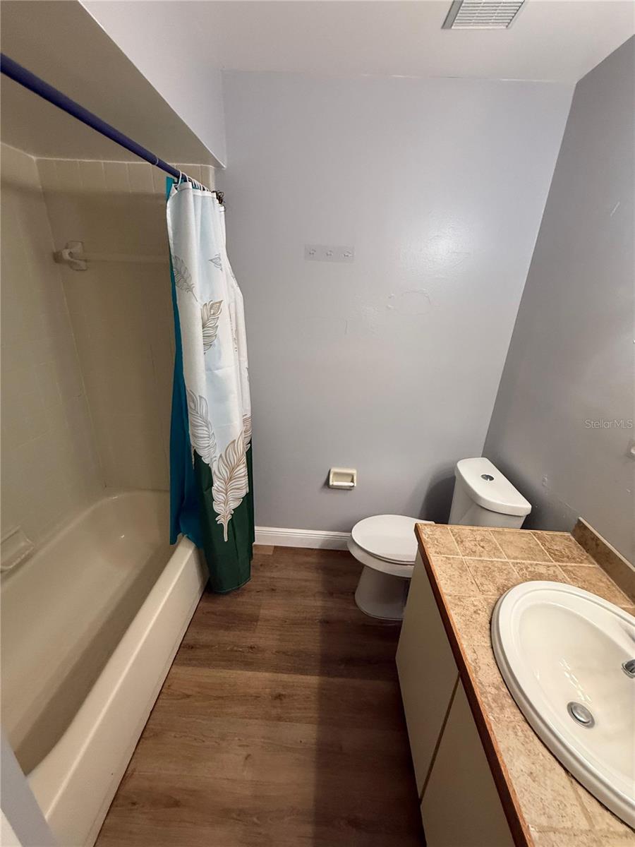 BVL LAKEPOINTE TWNHMS - Residential Lease