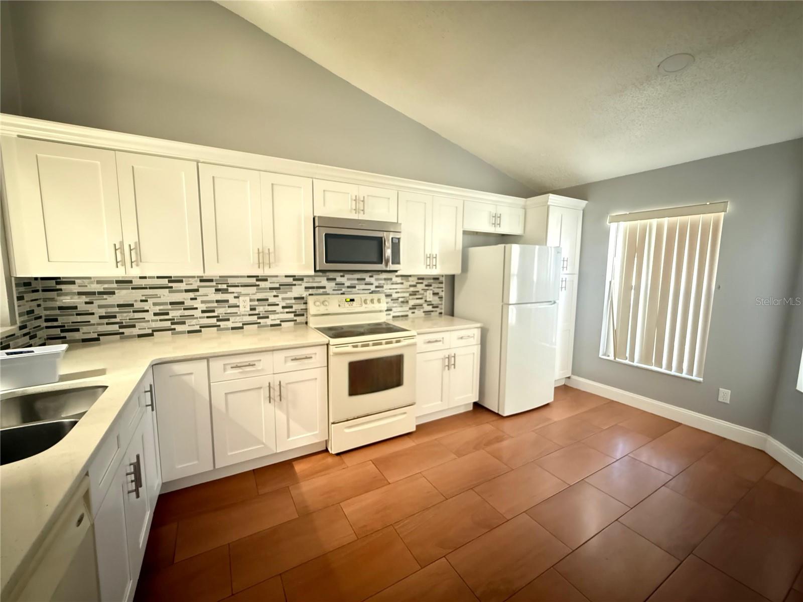 BVL LAKEPOINTE TWNHMS - Residential Lease