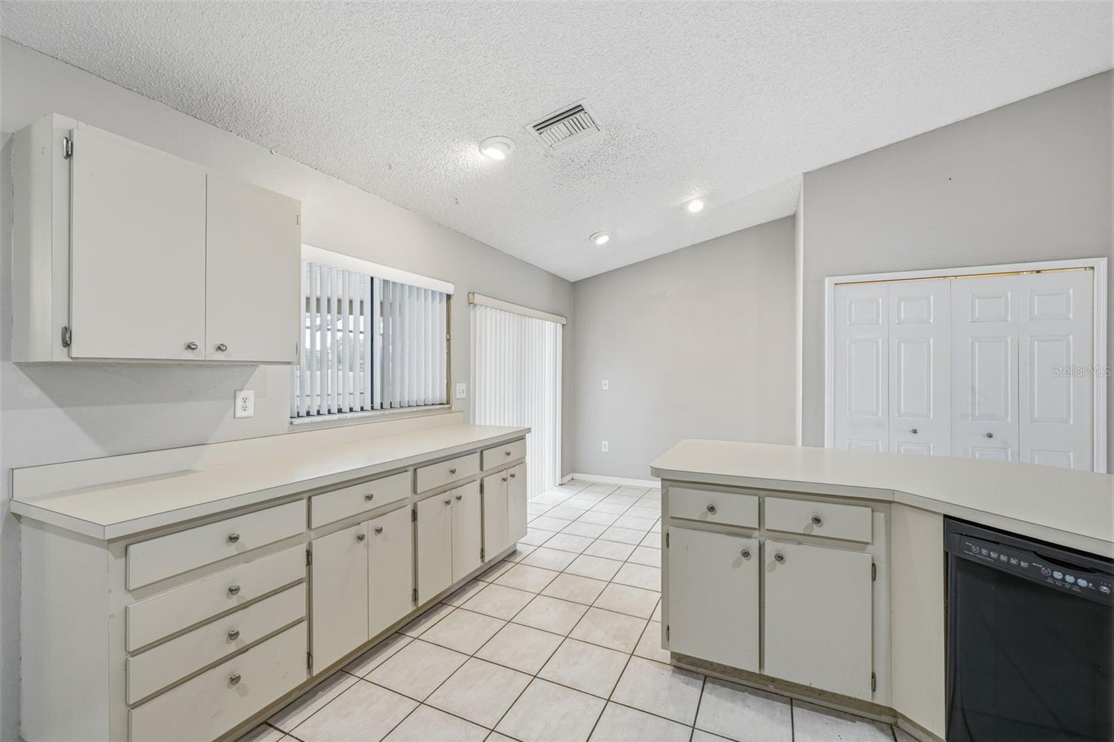 HUNTERS RIDGE - Residential