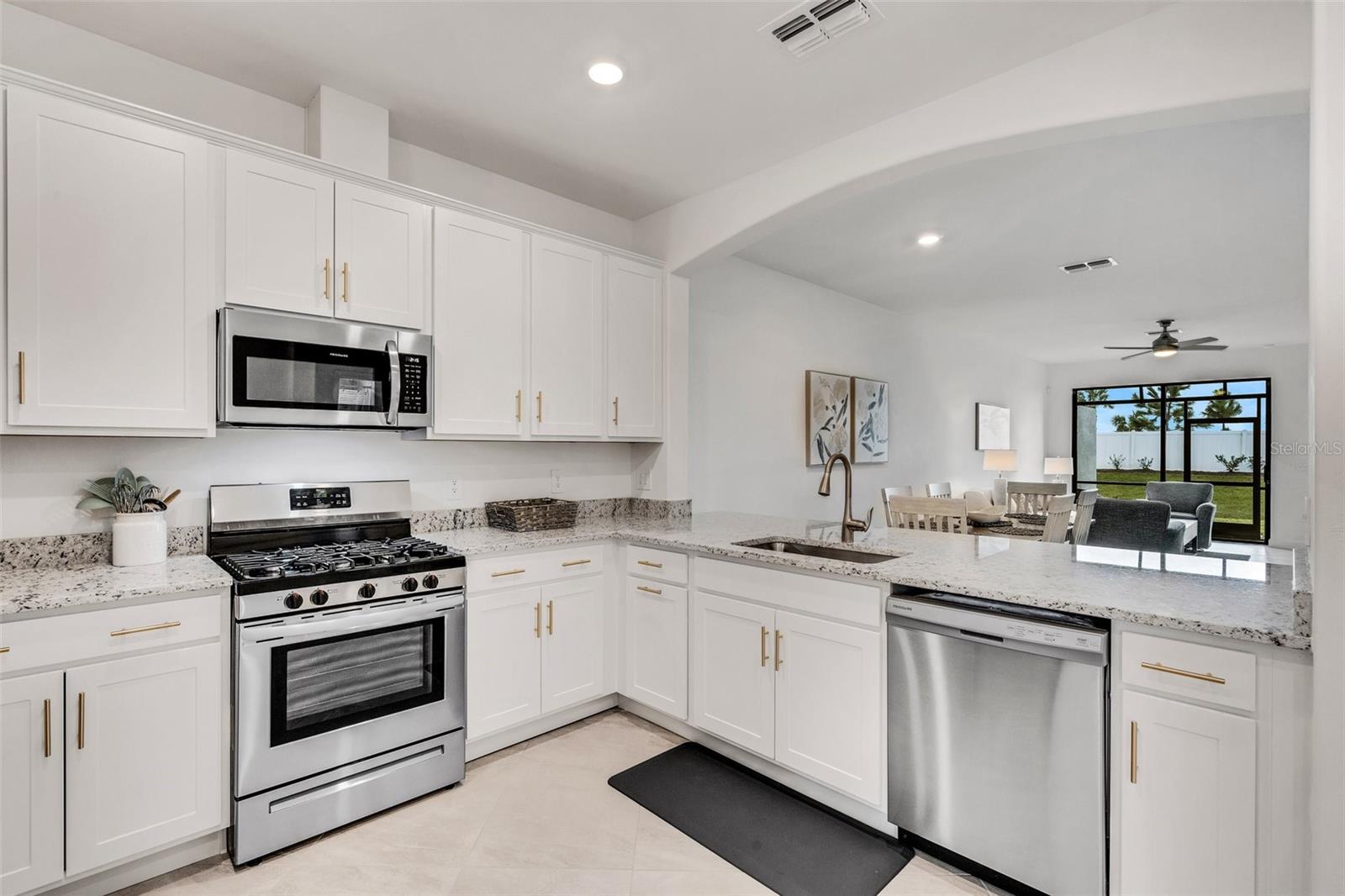LORRAINE LAKES PH I - Residential Lease