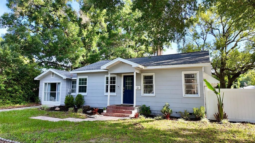 Photo of 1037 Josephine Street, Lakeland, FL 33815 (MLS # L4962883)