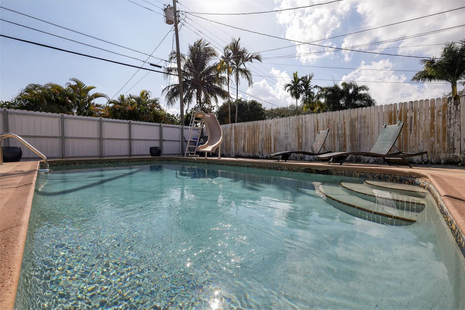 HOLLYWOOD PARK 4-19 B - Residential