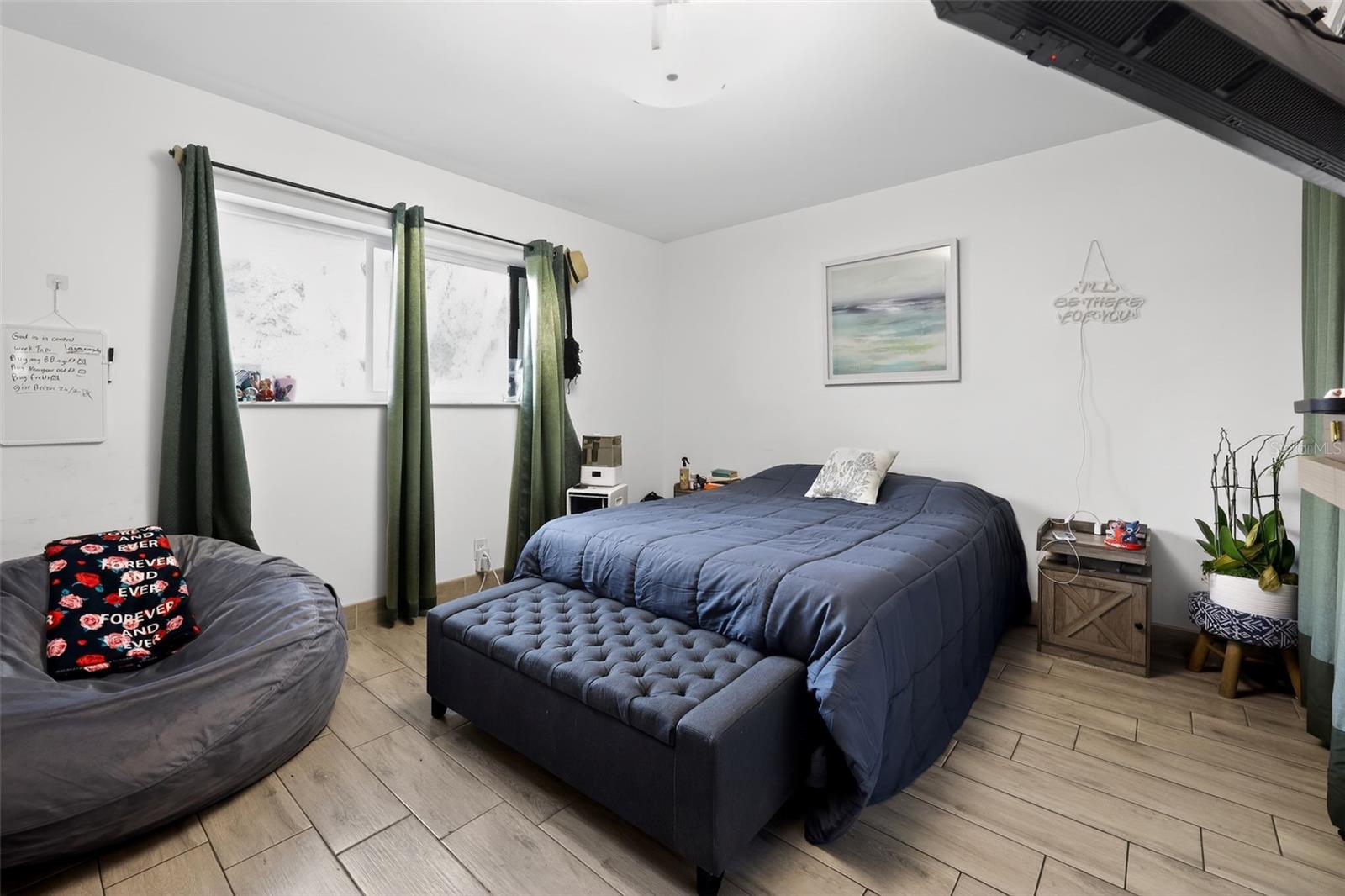 HOLLYWOOD PARK 4-19 B - Residential