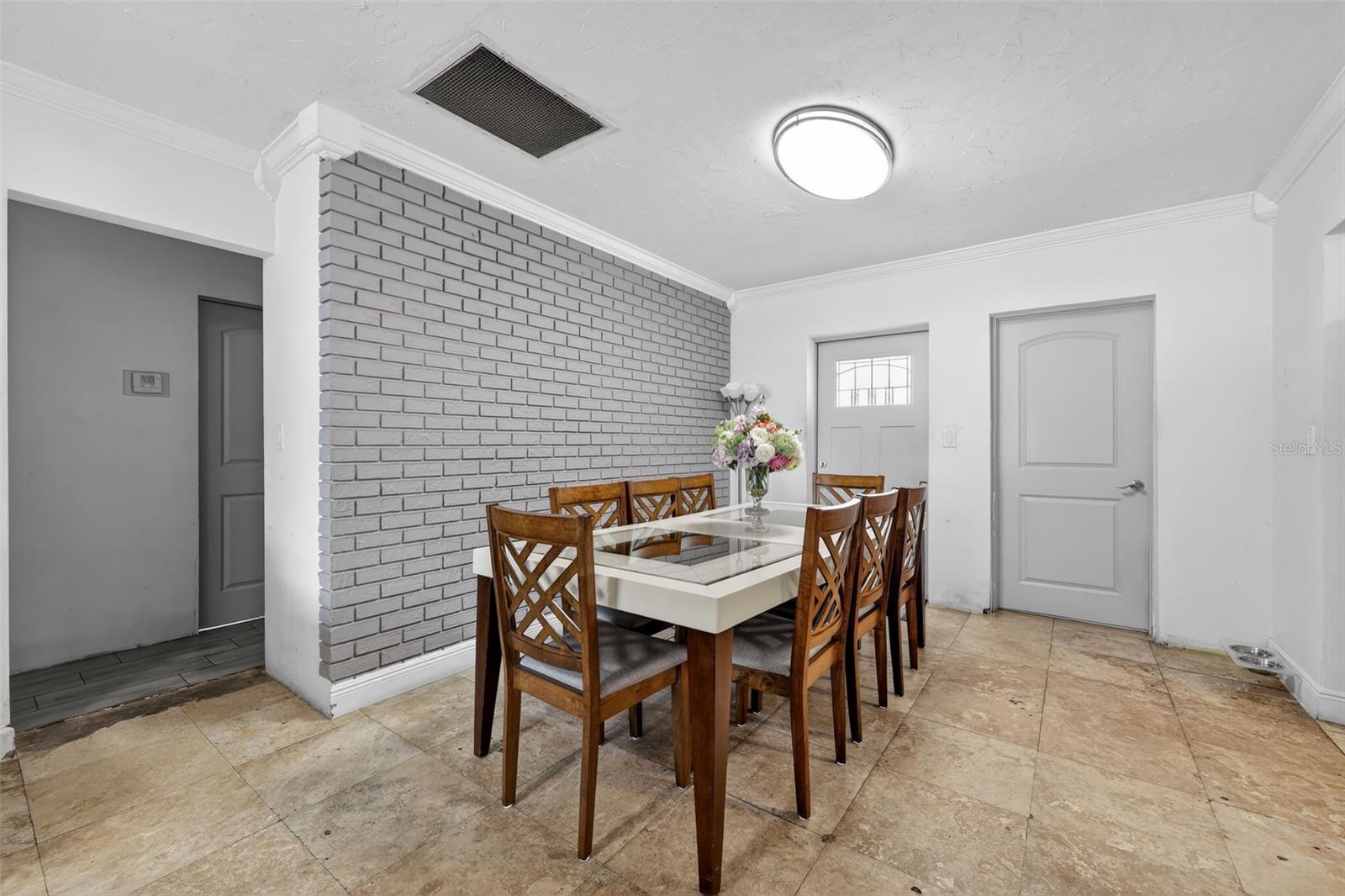 HOLLYWOOD PARK 4-19 B - Residential