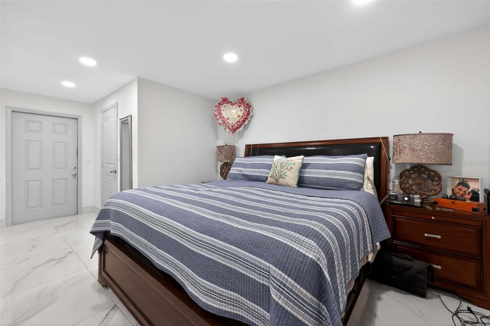 HOLLYWOOD PARK 4-19 B - Residential