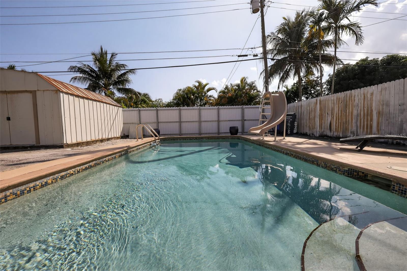 HOLLYWOOD PARK 4-19 B - Residential