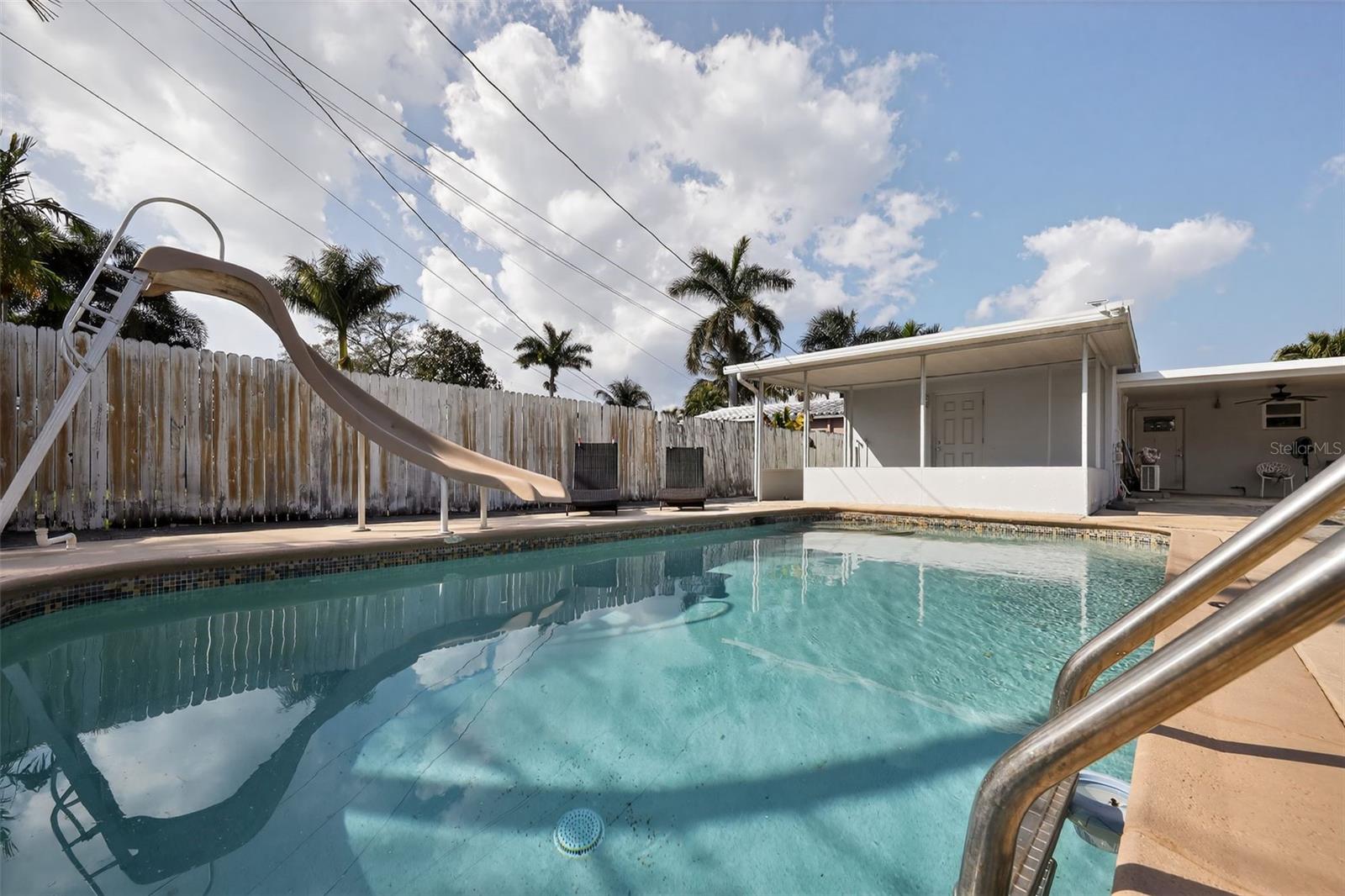 HOLLYWOOD PARK 4-19 B - Residential