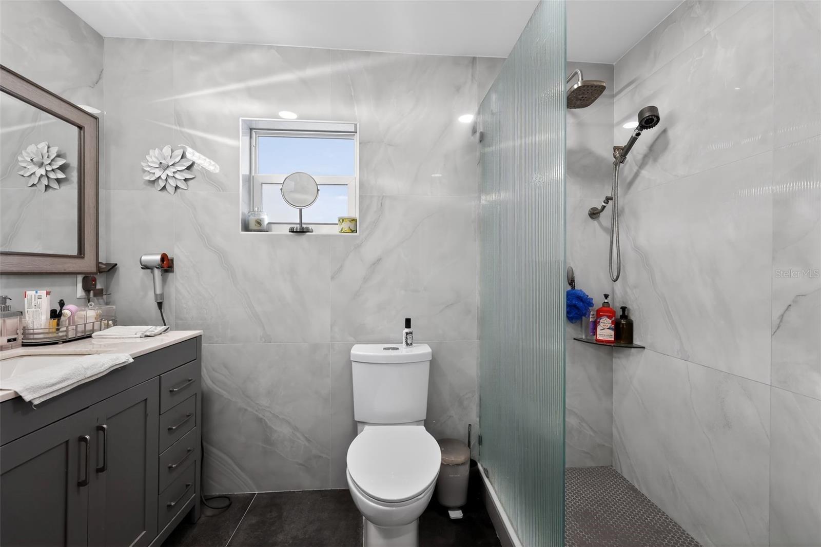 HOLLYWOOD PARK 4-19 B - Residential