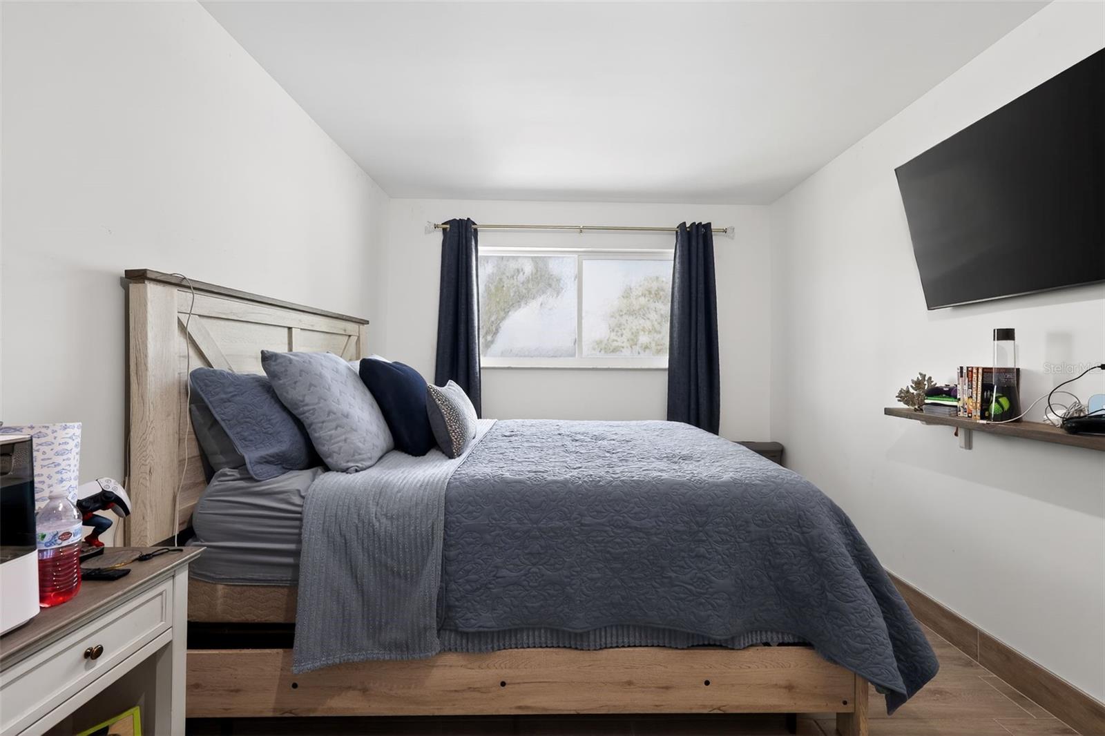 HOLLYWOOD PARK 4-19 B - Residential