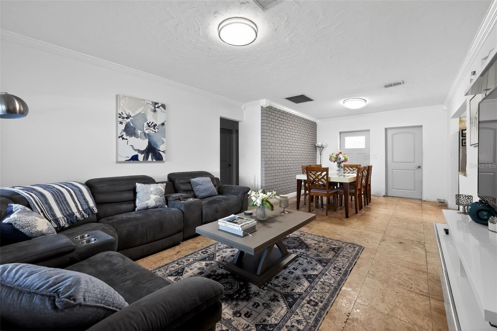 HOLLYWOOD PARK 4-19 B - Residential