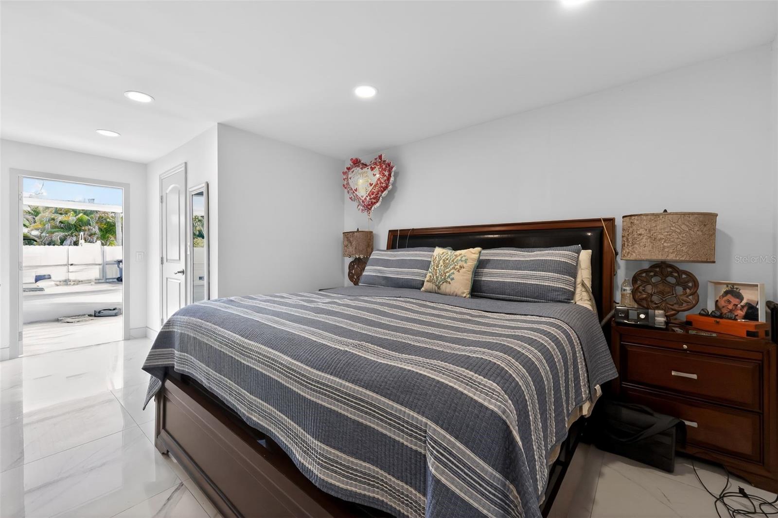 HOLLYWOOD PARK 4-19 B - Residential