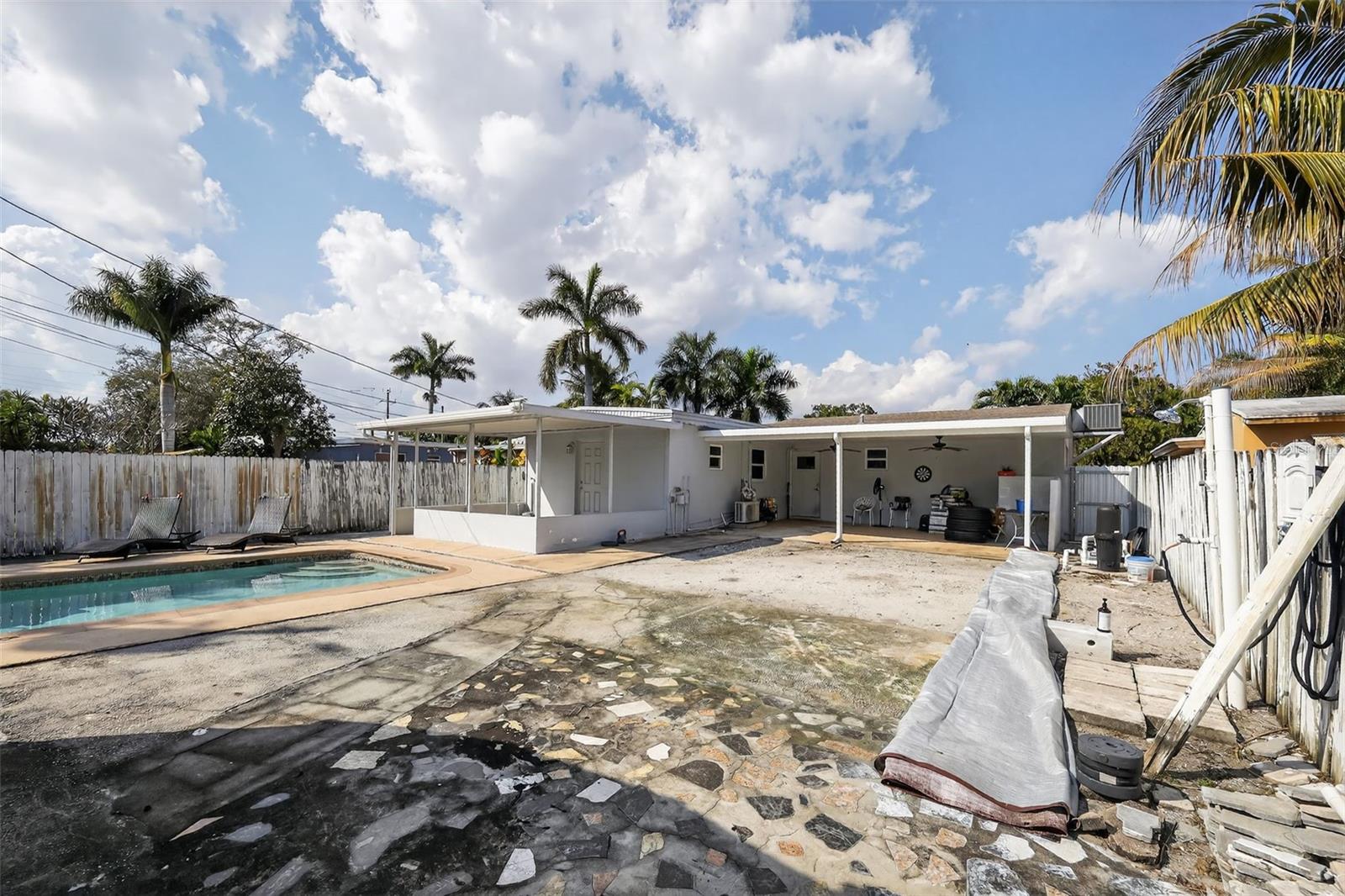 HOLLYWOOD PARK 4-19 B - Residential