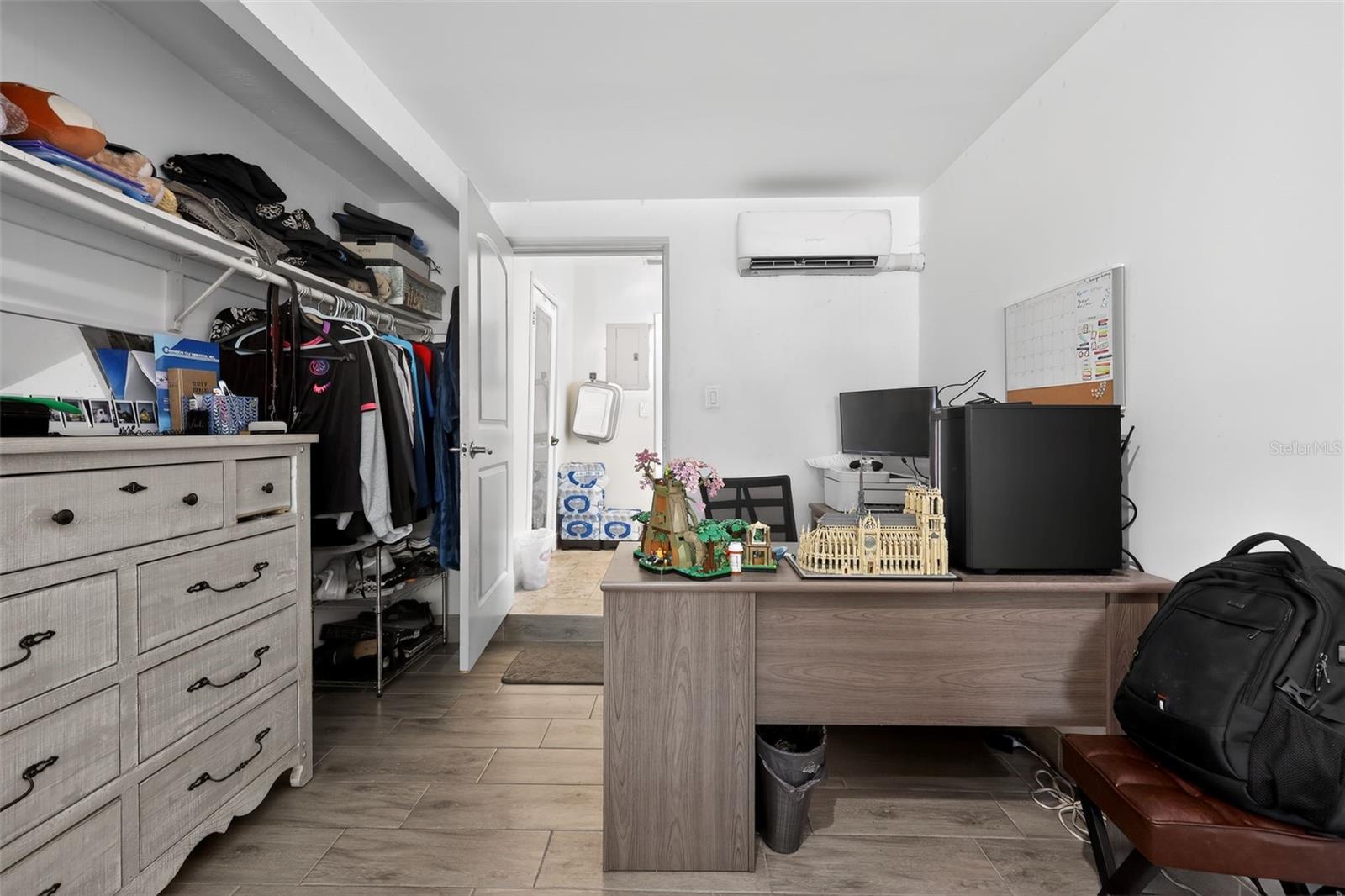 HOLLYWOOD PARK 4-19 B - Residential