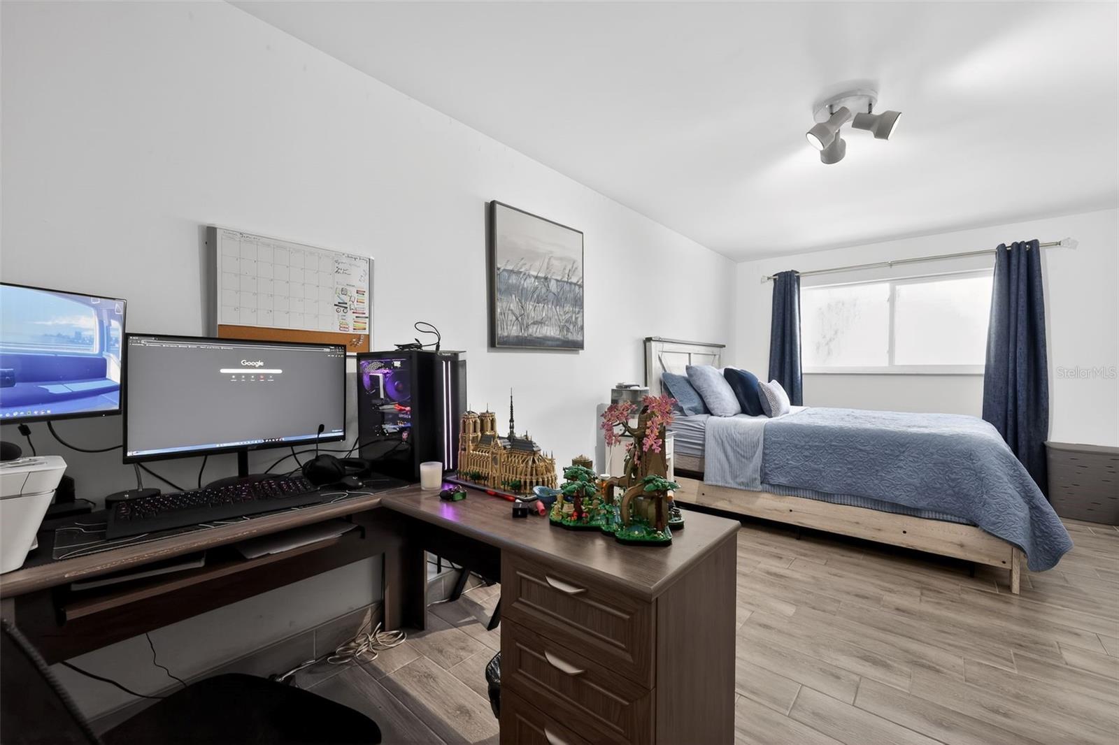 HOLLYWOOD PARK 4-19 B - Residential