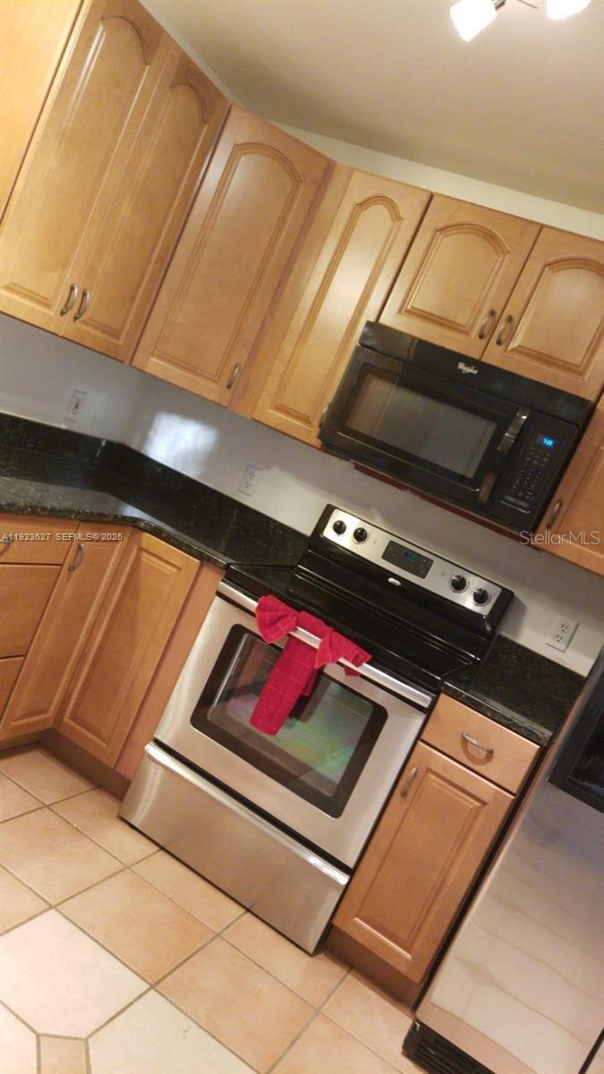 THATCHERS LANDING CONDO 03 - Residential Lease