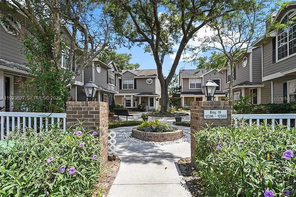 THATCHERS LANDING CONDO 03 - Residential Lease