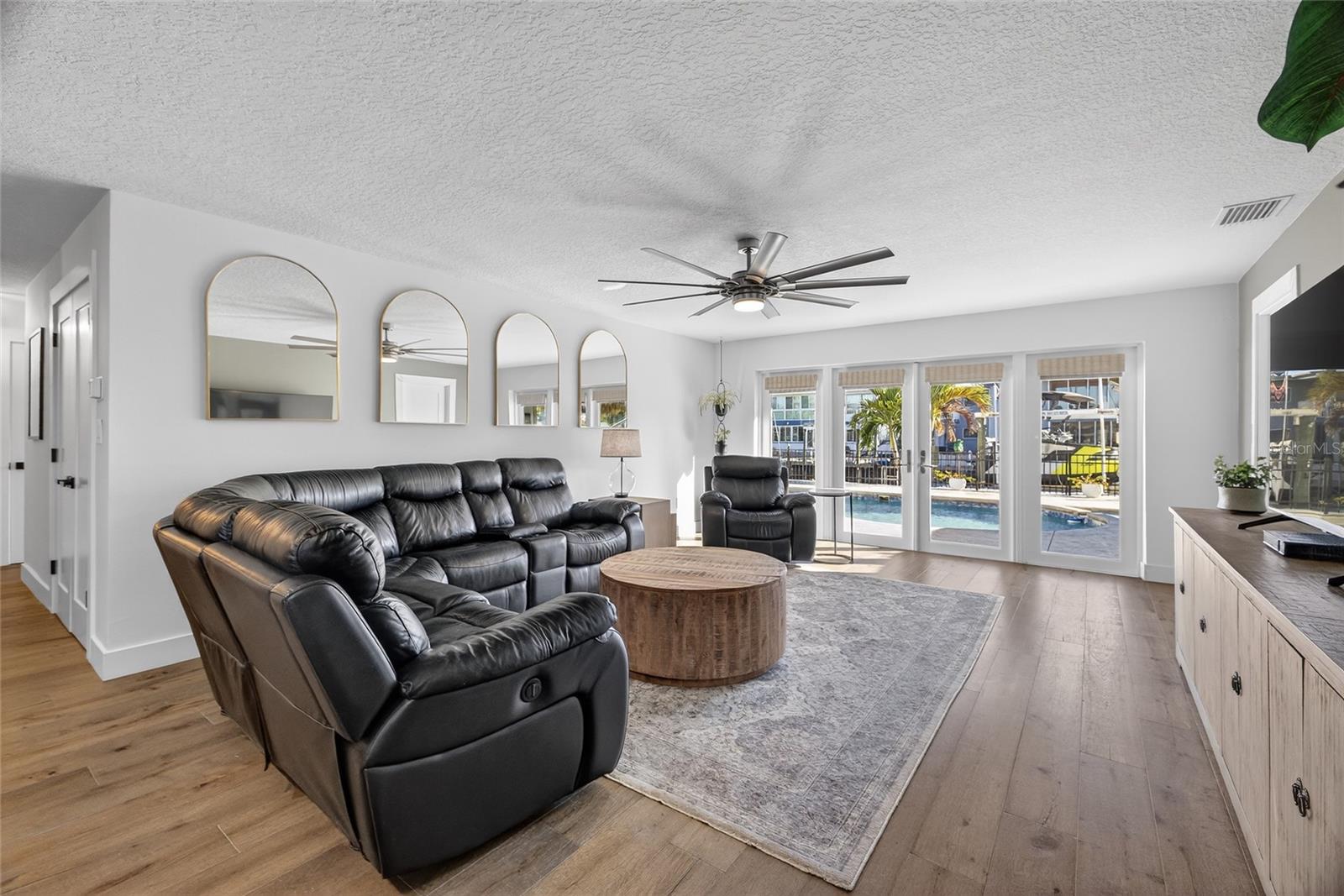 HARBOR VIEW VILLAS 4TH ADD - Residential