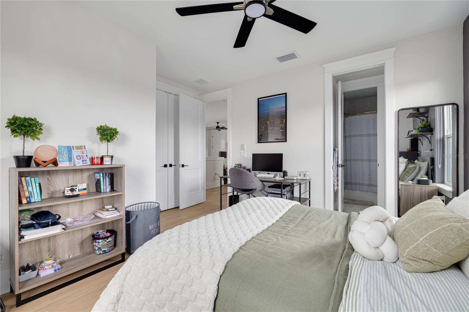 HYDE PARK - Residential