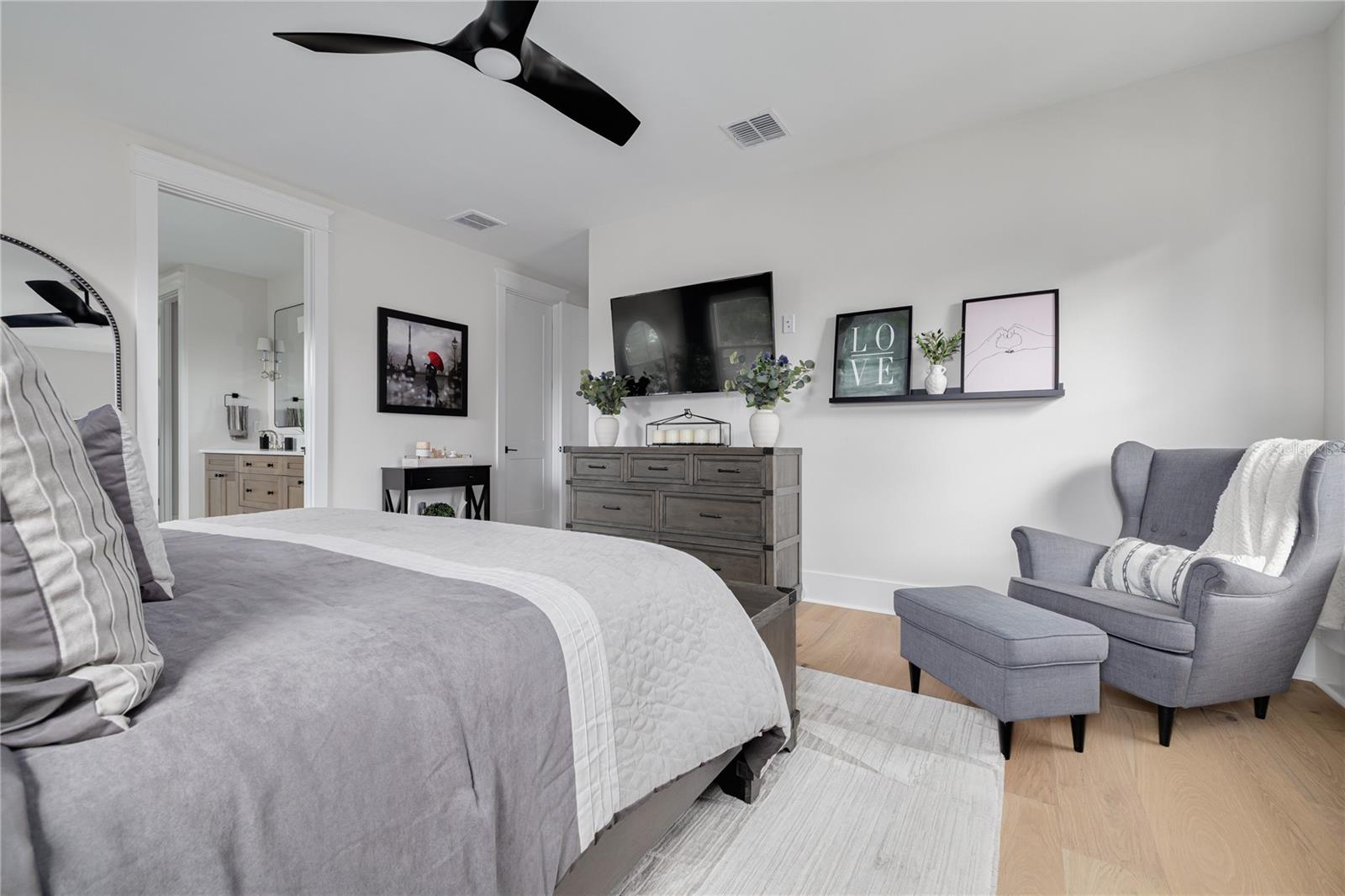 HYDE PARK - Residential