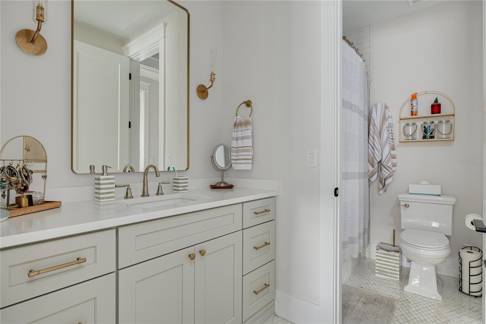 HYDE PARK - Residential