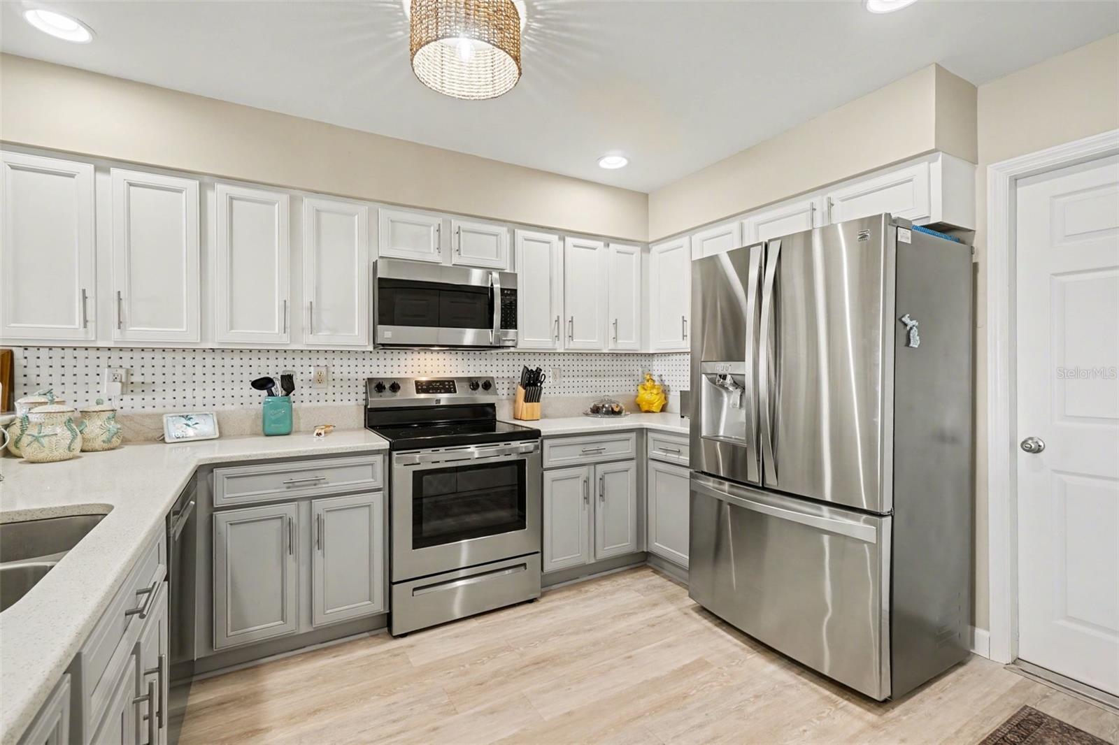 LAKESIDE GARDENS 02 - Residential