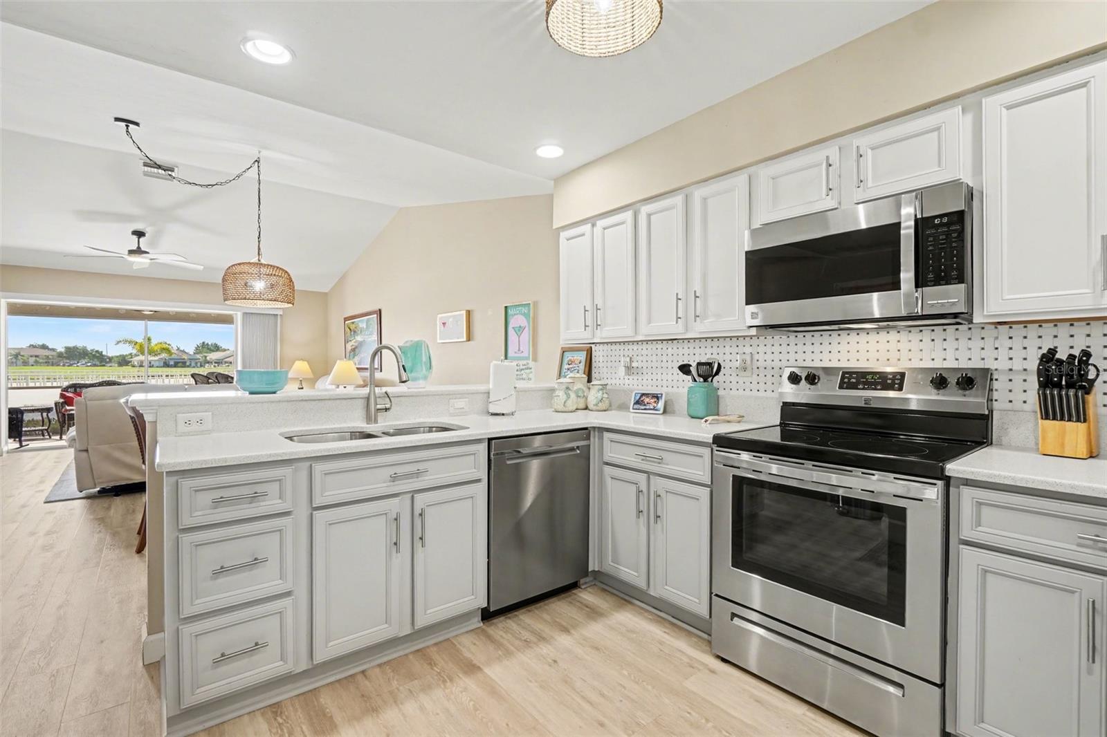 LAKESIDE GARDENS 02 - Residential