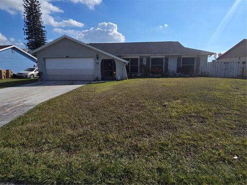 Photo of 101 W Cedarwood Circle, Kissimmee, FL 34743 (MLS # S5138856)