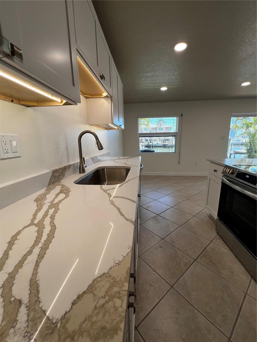 GAY SHORES - Residential Lease