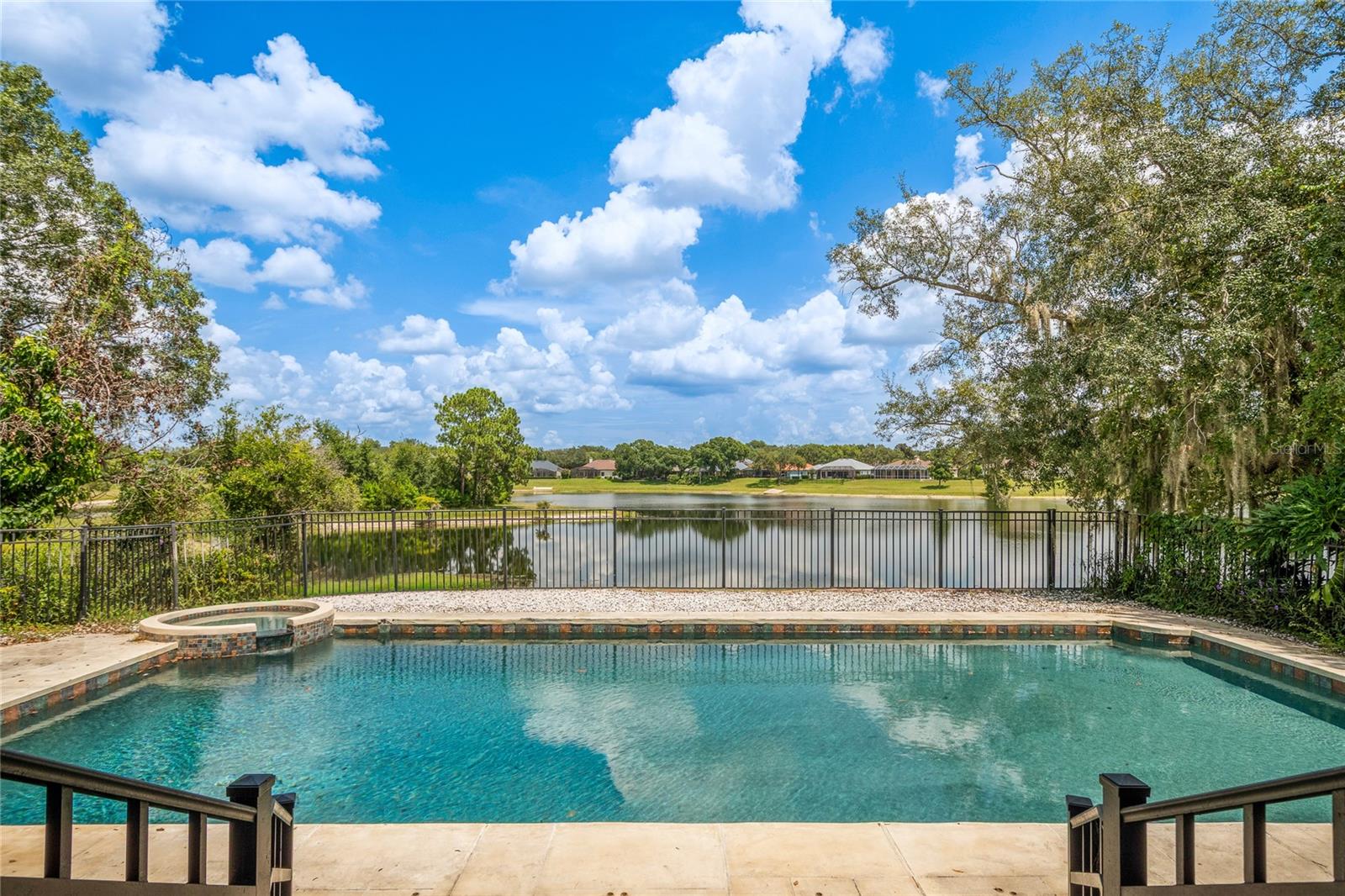 672 STONEFIELD LOOP