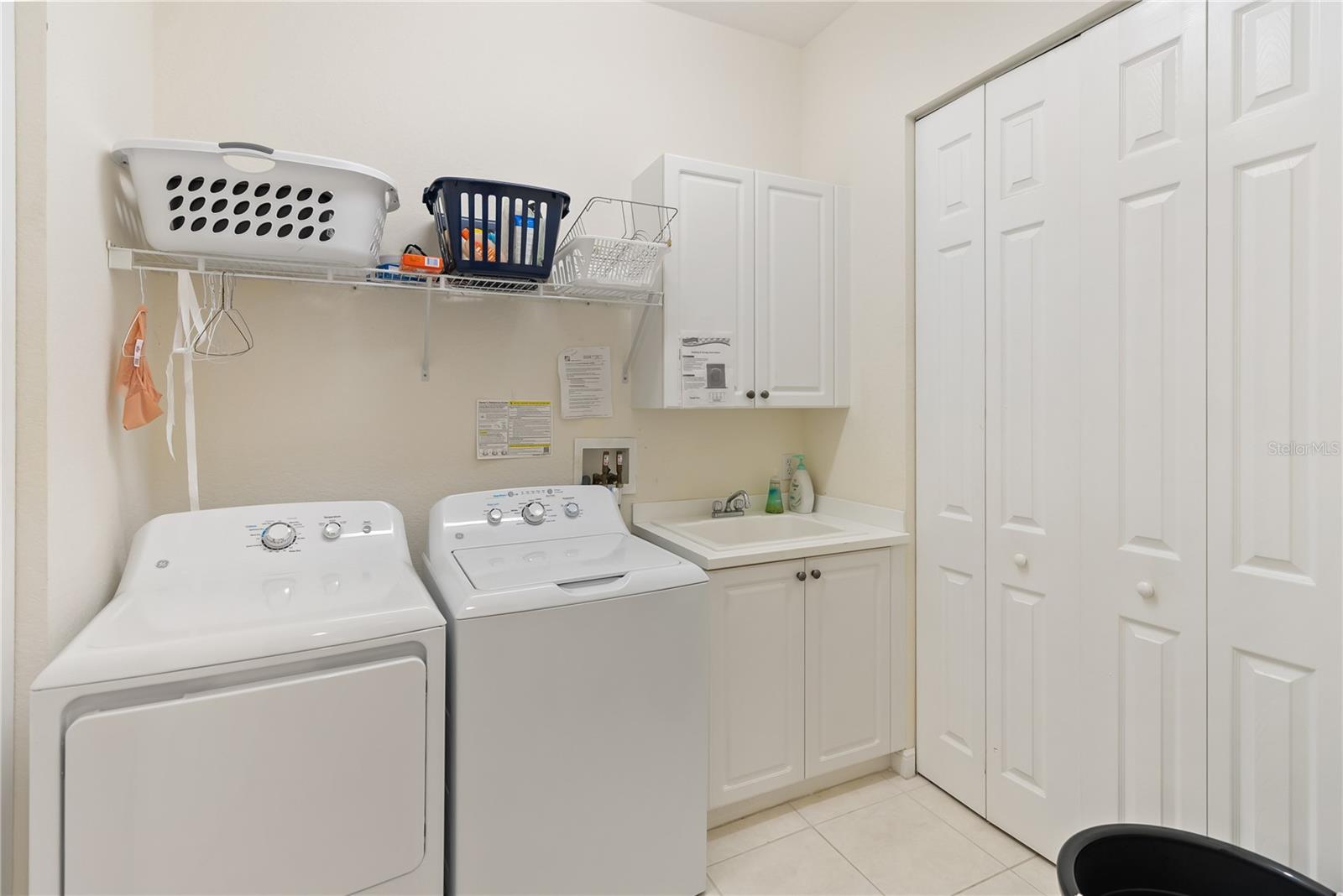 ACADEMY PARK PH I - Residential Lease