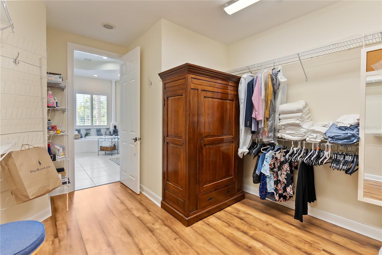 ACADEMY PARK PH I - Residential Lease