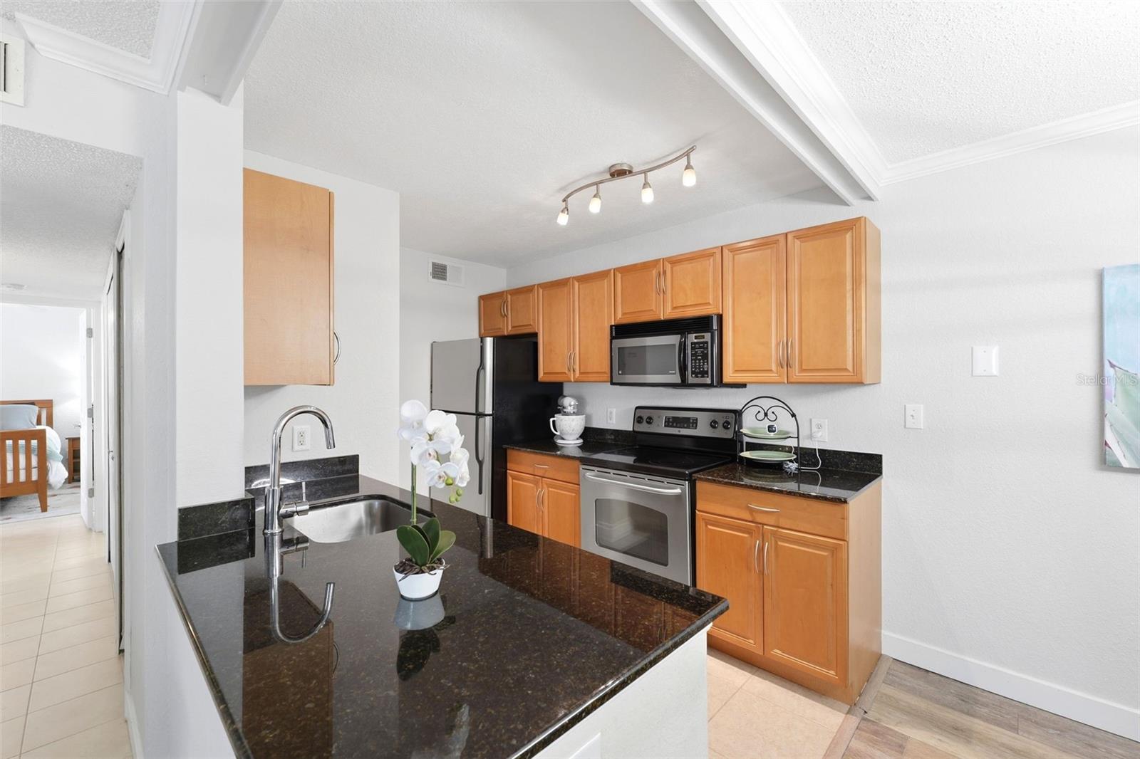 BENTLEY AT COBBS LANDING CONDO THE - Residential