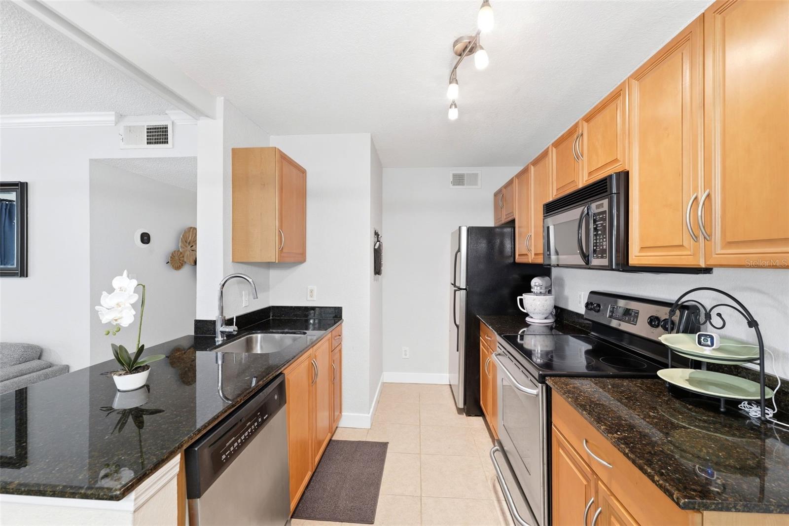 BENTLEY AT COBBS LANDING CONDO THE - Residential