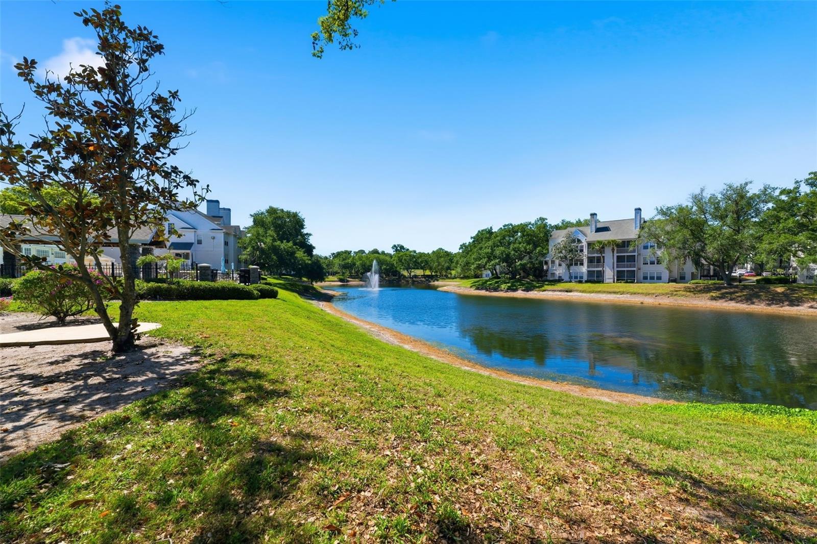 BENTLEY AT COBBS LANDING CONDO THE - Residential