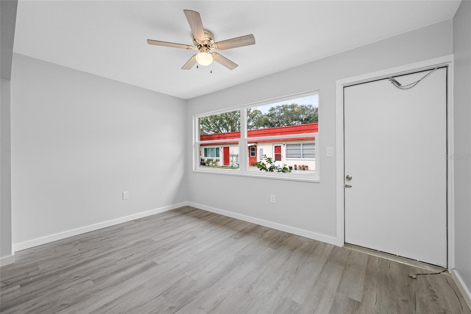 PARKWOOD CONDO - Residential