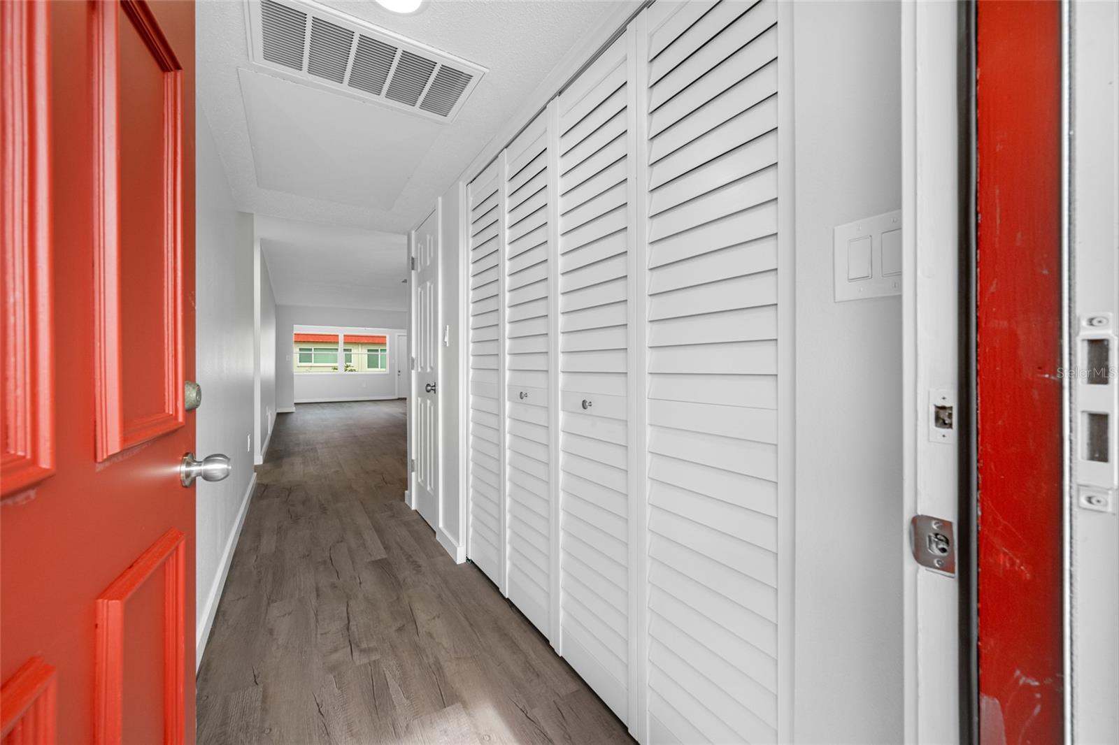 PARKWOOD CONDO - Residential