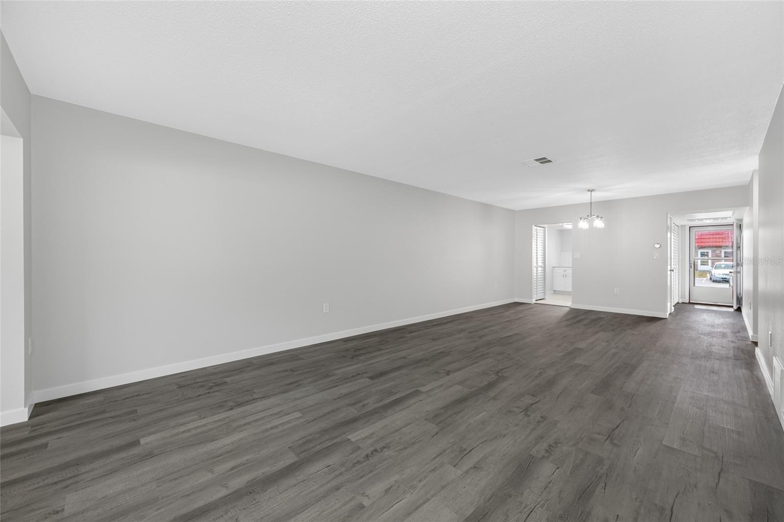 PARKWOOD CONDO - Residential