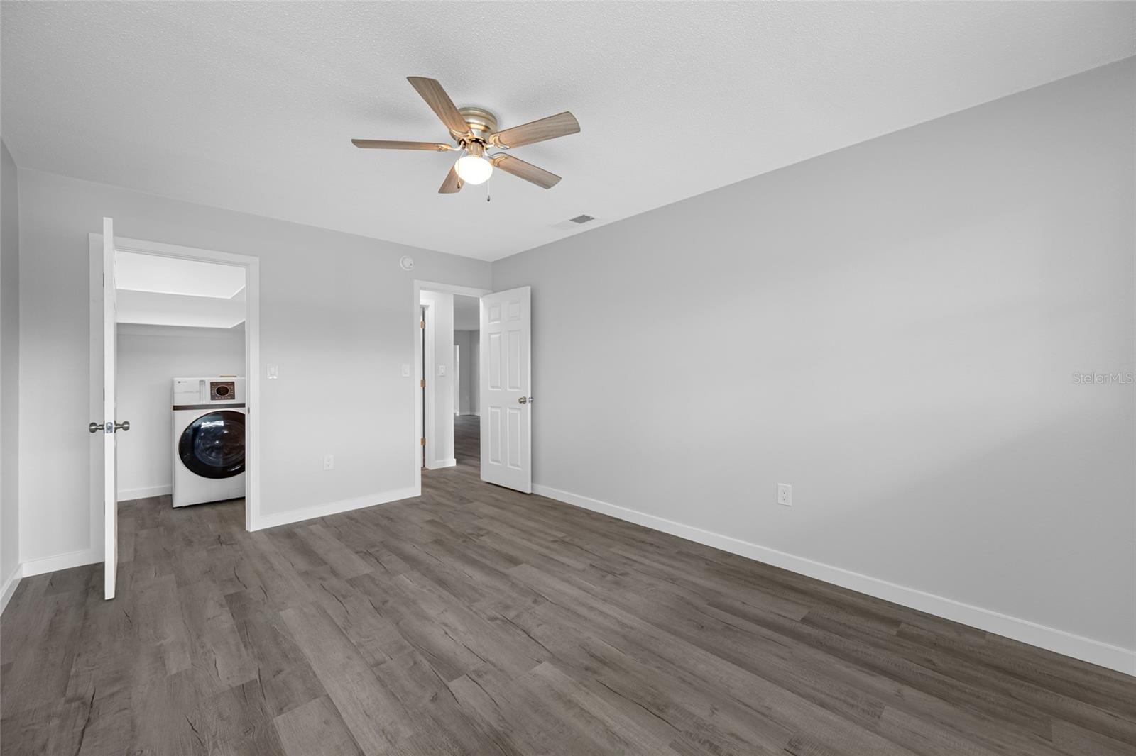 PARKWOOD CONDO - Residential