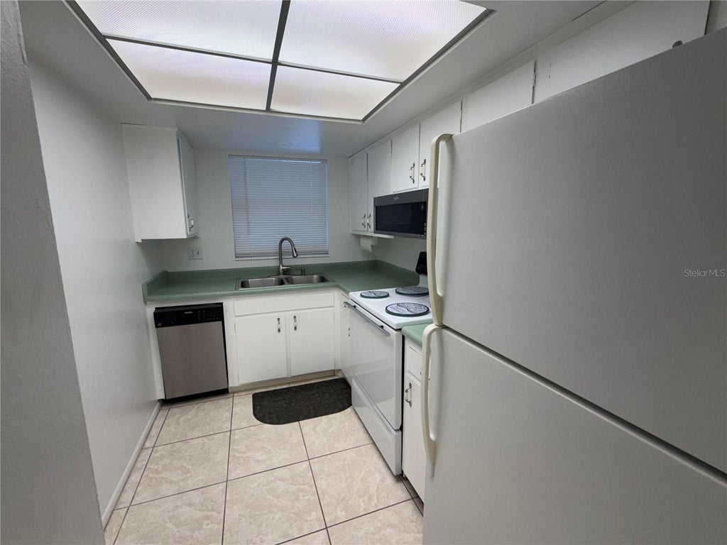 Photo of 6031 Arlene Way, Bradenton, FL 34207 (MLS # A4706637)