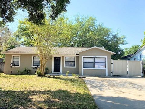 Photo of 14122 Newcomb Avenue, Orlando, FL 32826 (MLS # O6368421)
