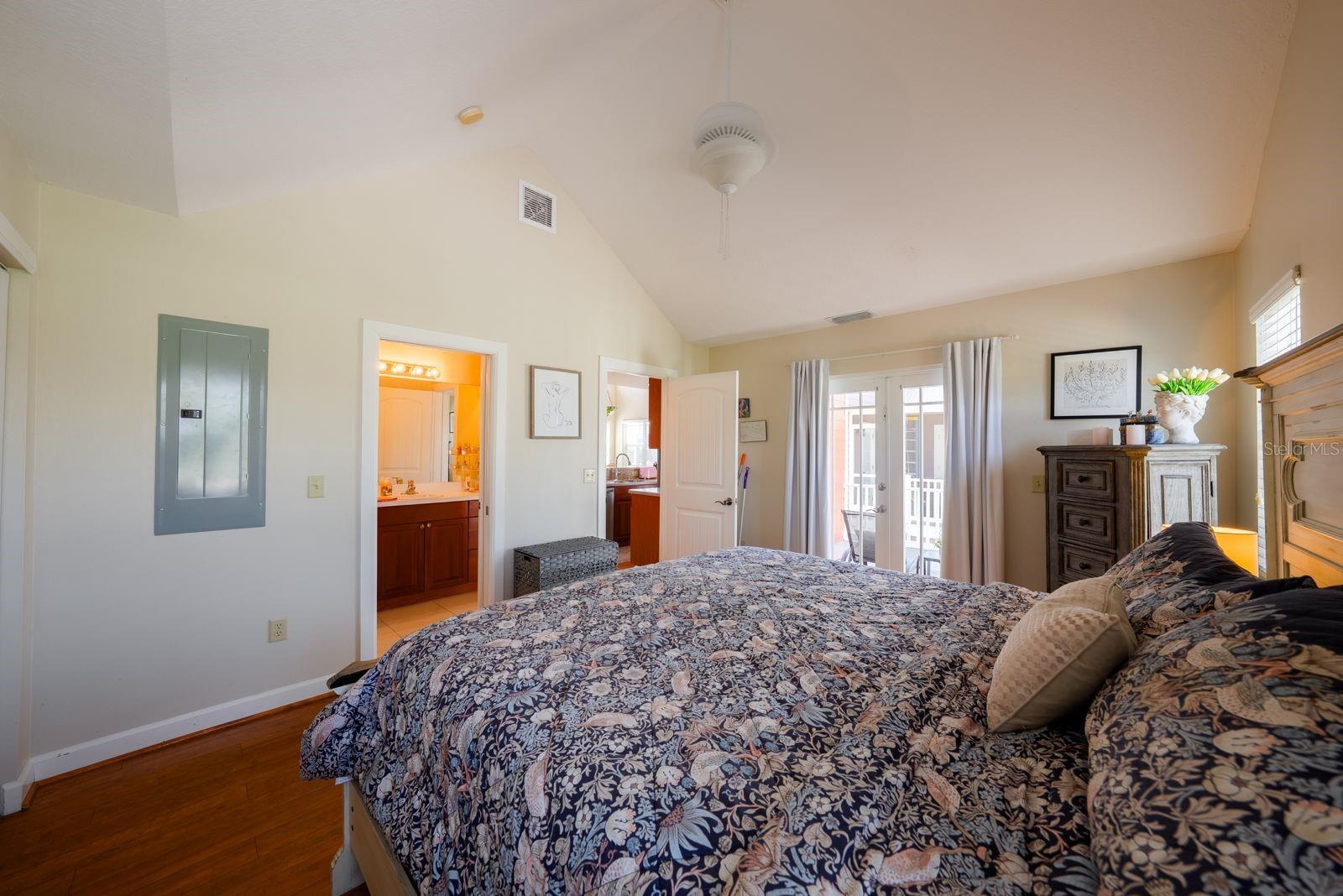 COTTAGES/THE LAKE - Residential