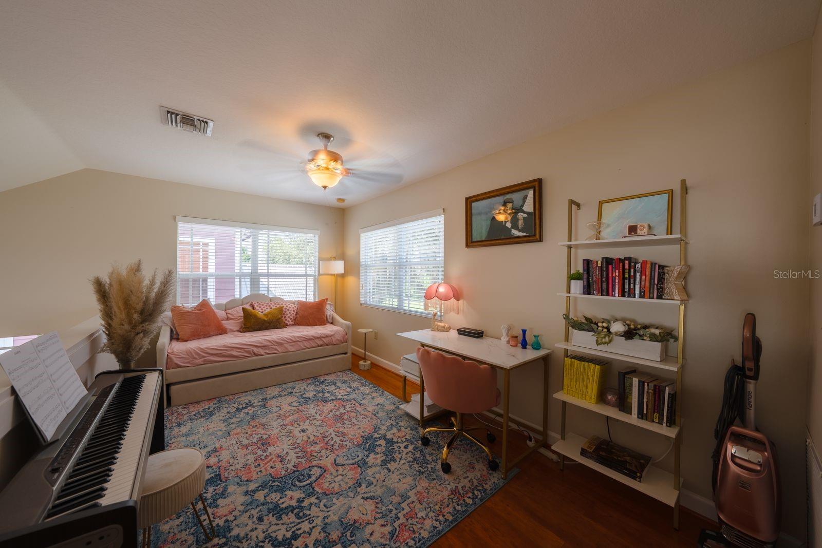 COTTAGES/THE LAKE - Residential