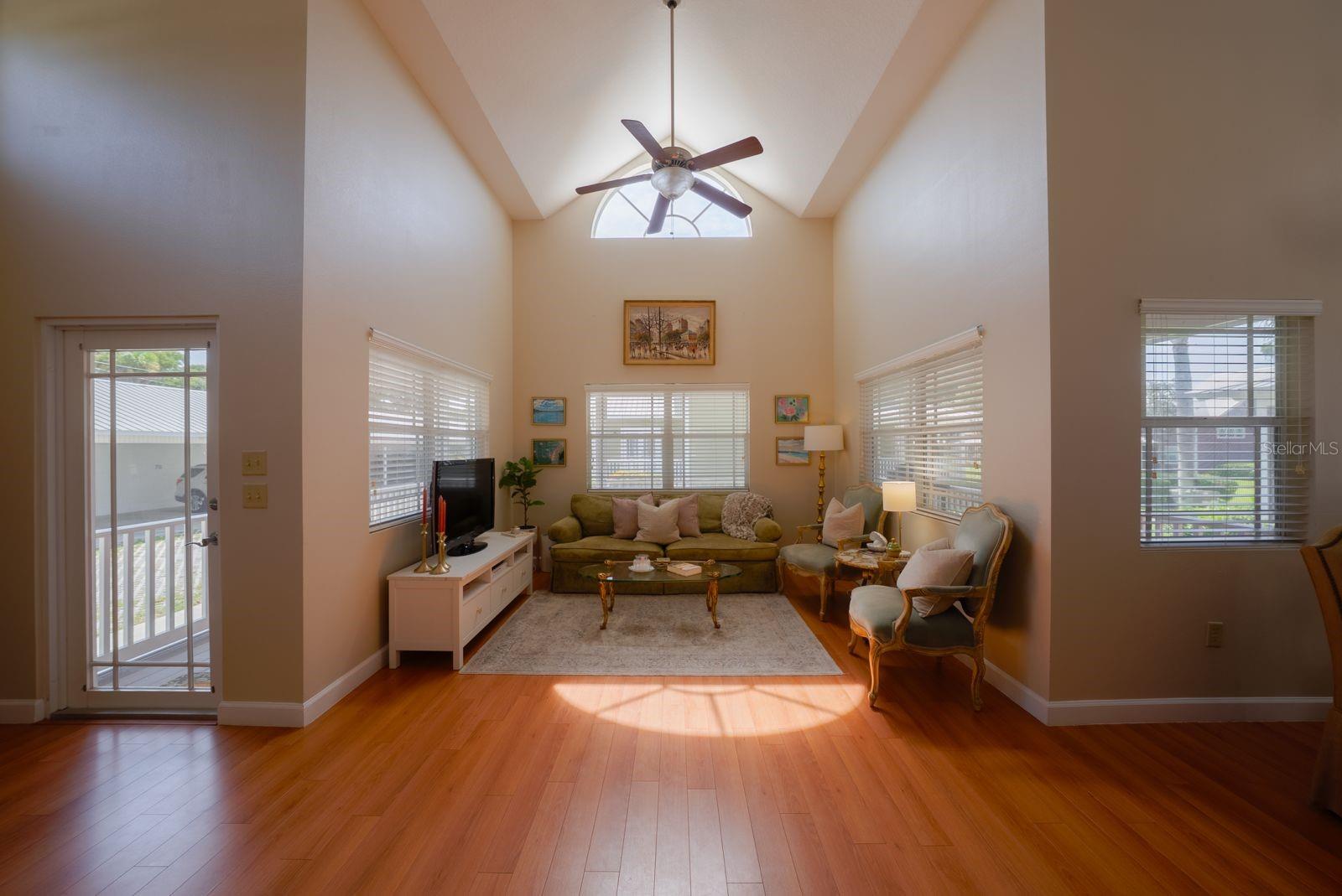 COTTAGES/THE LAKE - Residential