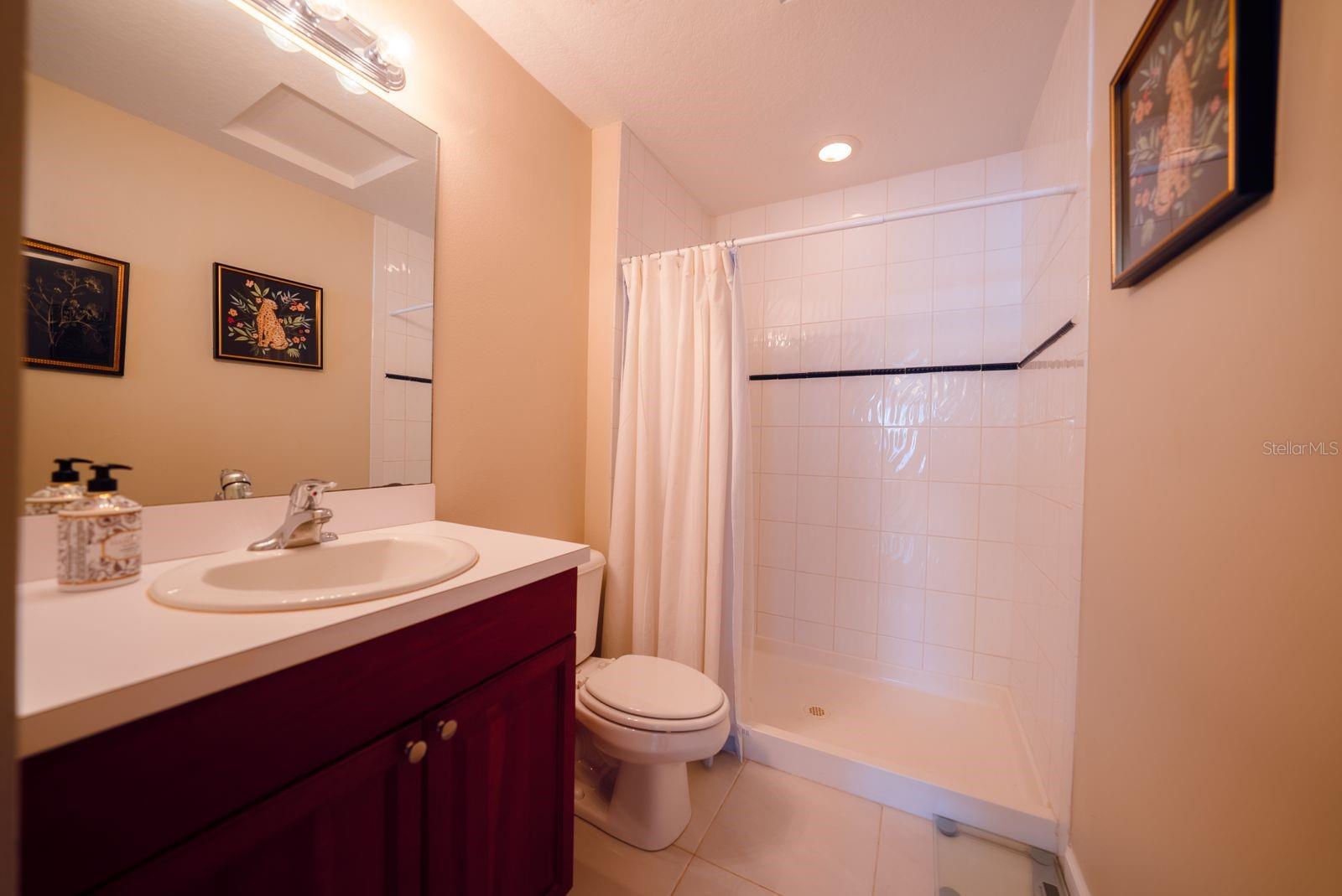 COTTAGES/THE LAKE - Residential